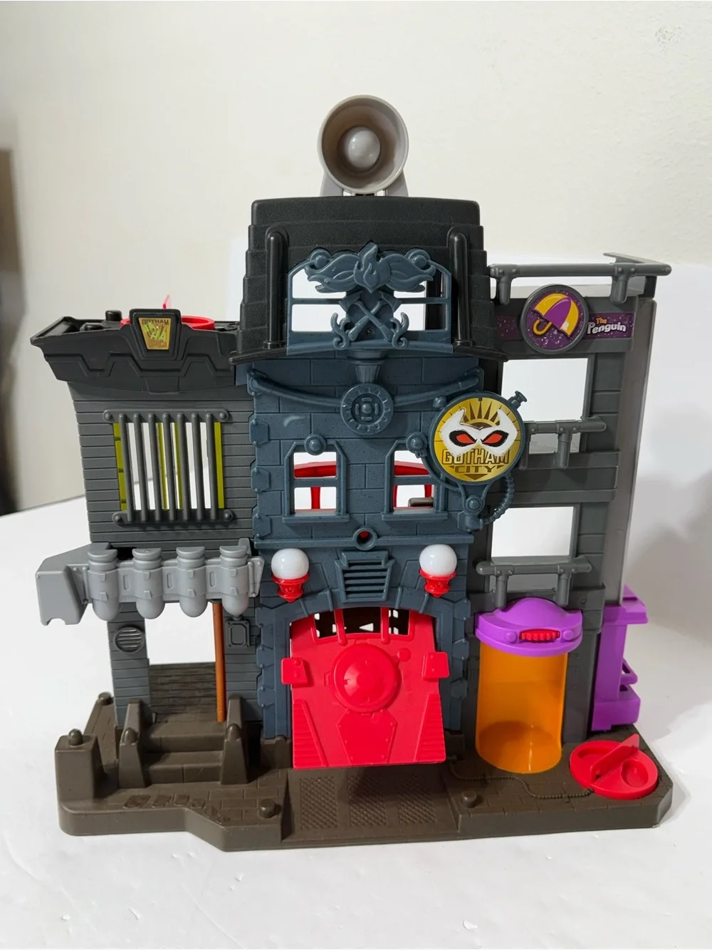 Imaginext Legends of Batman Gotham City Crime Alley DC Super Friends w/ Penguin